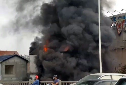 Cháy lớn kèm tiếng nổ cạnh chân cầu Vĩnh Tuy, một 