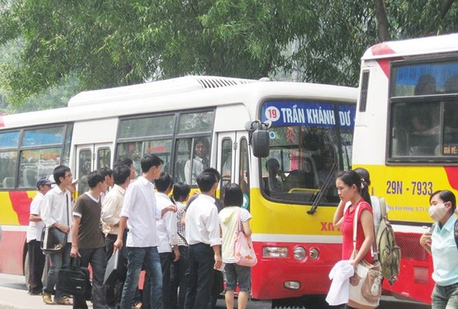 Đề xuất khách dưới 18 tuổi được dùng vé xe buýt ưu