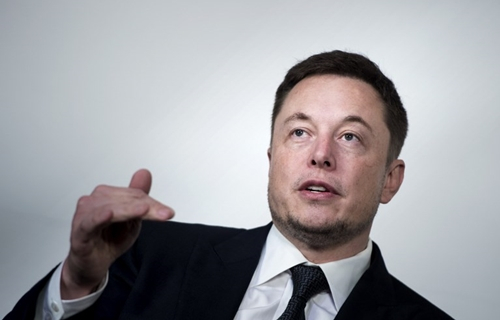 Elon Musk vẫn được bênh vực dù xúc phạm