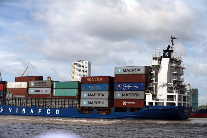 Hàng container qua cảng biển tăng 30 lần trong 20 