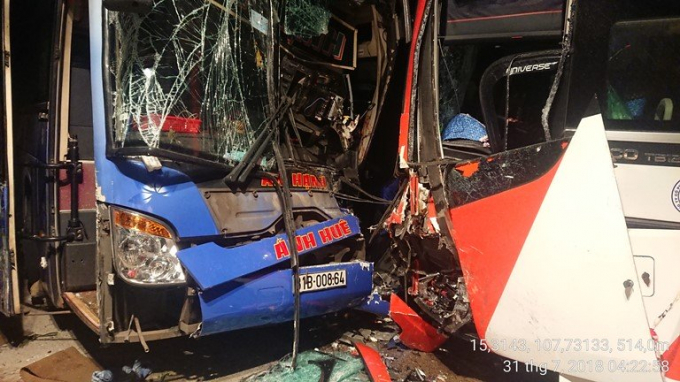 2 Lại tai nạn ở Quảng Nam, 2 xe giường nằm đối đầu