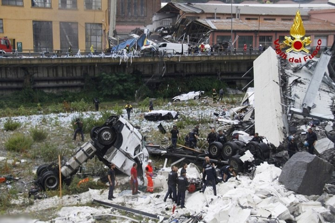 12 Sập cầu cao tốc ở Ý khiến gần 40 người thiệt mạ