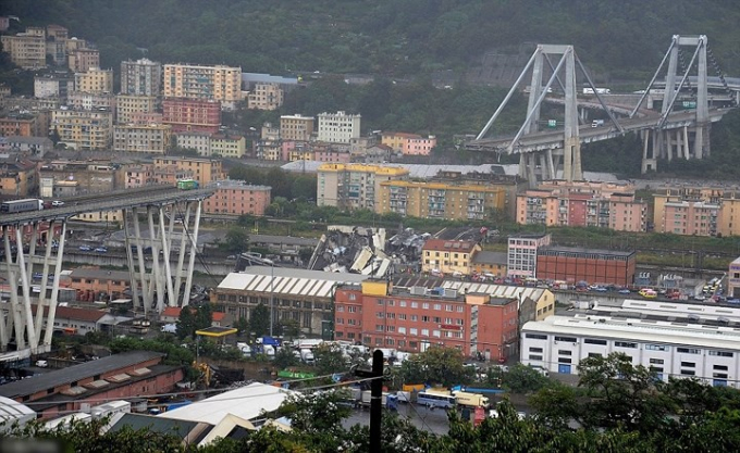 2 Sập cầu cao tốc ở Ý khiến gần 40 người thiệt mạn
