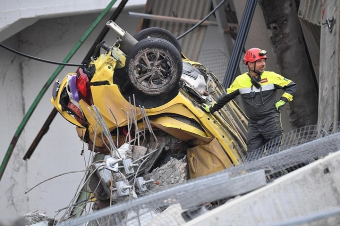 8 Sập cầu cao tốc ở Ý khiến gần 40 người thiệt mạn