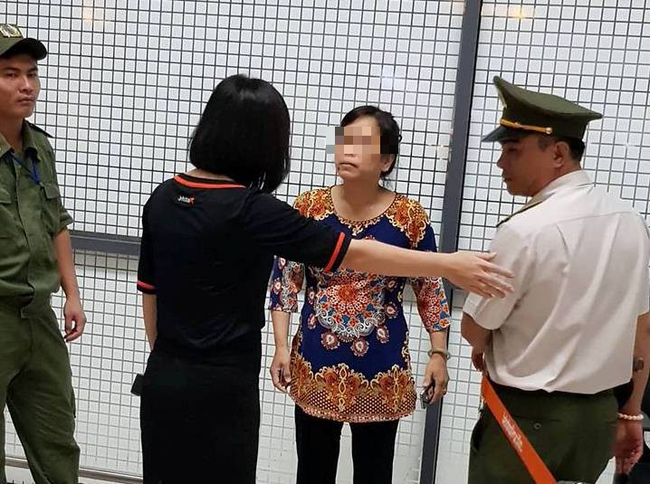 Sân bay Nội Bài hỗn loạn vì cuộc tranh cãi 500 ngh
