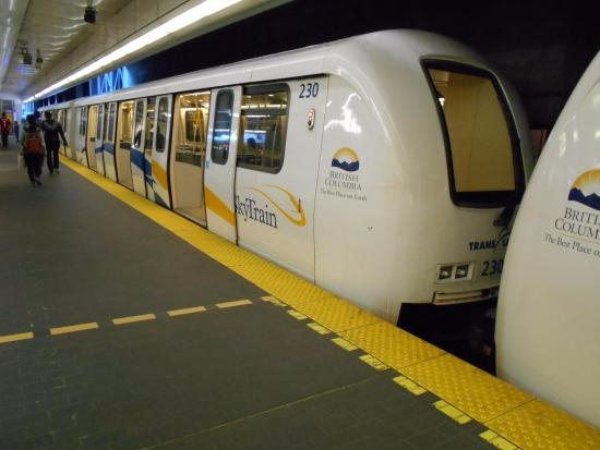Tàu điện không người lái ở Vancouver