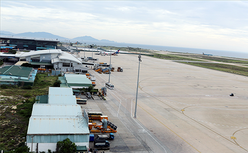 Đường băng sân bay quốc tế Cam Ranh xuống cấp