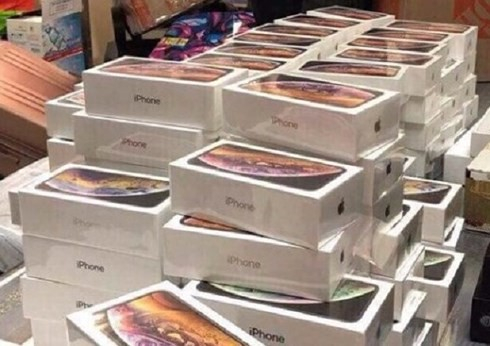 Phát hiện vụ buôn lậu hơn 1000 chiếc iPhone tại sâ