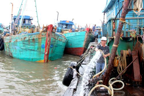 Hơn nghìn tàu cá ở Bà Rịa - Vũng Tàu nằm bờ vì thu