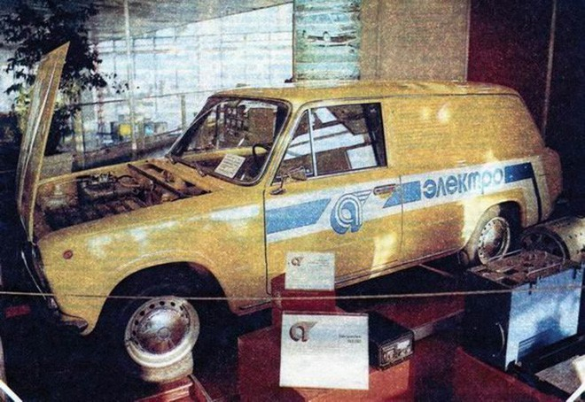 2 Ôtô Lada-Tesla của Liên Xô đã được sản xuất đại 