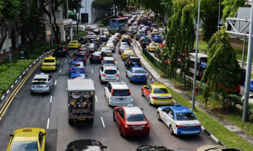 Giá ôtô đắt đỏ khiến người Singapore cố dùng xe th