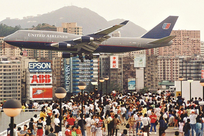4 Kai Tak - Sân bay khó hạ cánh nhất thế giới