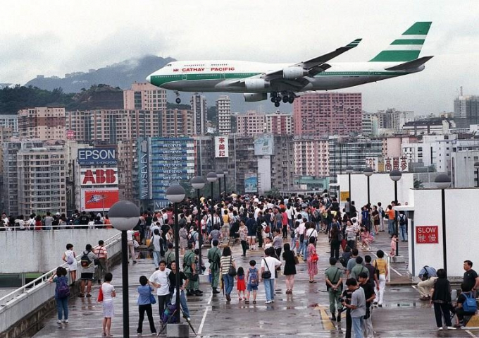 6 Kai Tak - Sân bay khó hạ cánh nhất thế giới