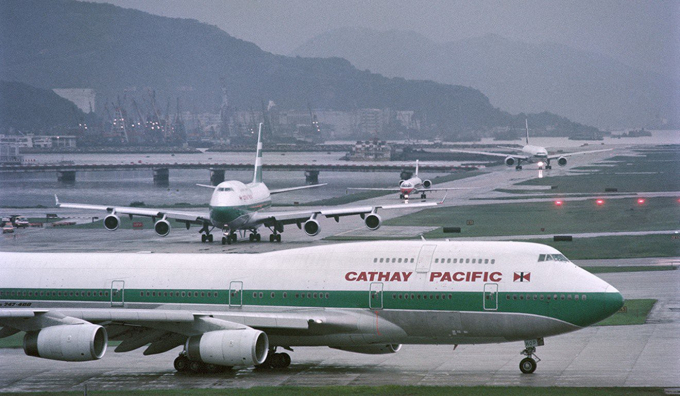 9 Kai Tak - Sân bay khó hạ cánh nhất thế giới