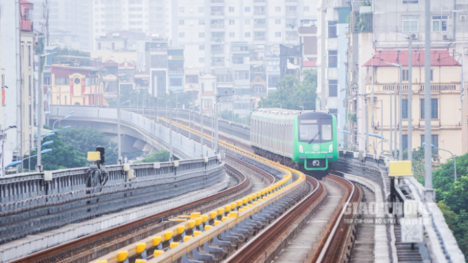 Sau hơn 5 tháng đi vào hoạt động, tuyến đường sắt đô thị Cát Linh - Hà Đông ngày càng hút khách.