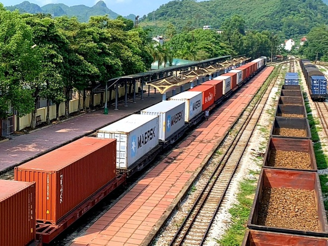 Đầu tư kết cấu hạ tầng và cơ chế chính sách là các giải pháp then chốt để nâng cao năng lực vận tải liên vận quốc tế bằng đường sắt (Ảnh minh họa)