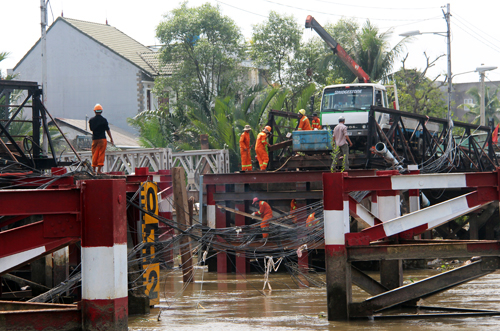 Hàng loạt cầu ở Sài Gòn có nguy cơ sập
