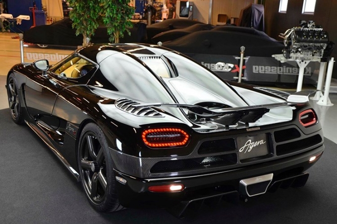 can-canh-koenigsegg-agera-r-cuoi-cung-tri-gia-hon-