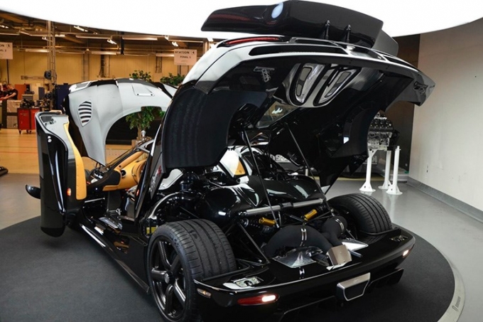 can-canh-koenigsegg-agera-r-cuoi-cung-tri-gia-hon-