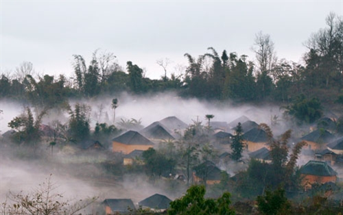 Làng Hà Nhì ẩn hiện trong mây