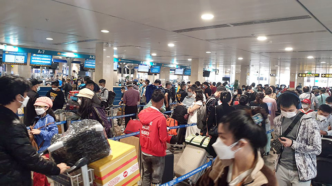 Sân bay Tân Sơn Nhất đón hơn 100.000 hành khách ngày cuối kỳ nghỉ lễ.