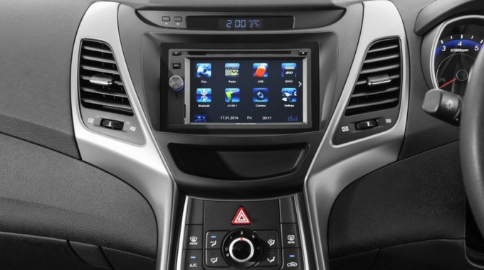 Hyundai-Elantra-Sport-Edition-touchscreen