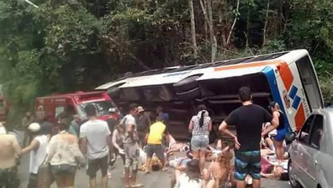 vovgiaothong_Tai nạn xe buýt du lịch ngày Độc lập ở Brazil, ít nhất 45 người thương vong
