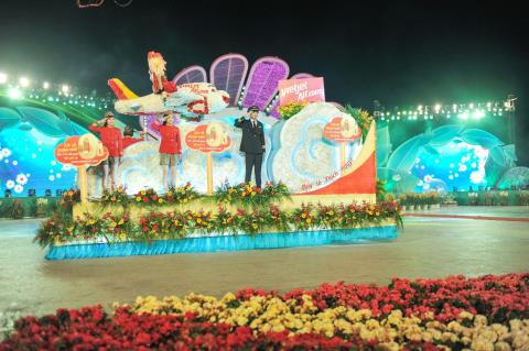 Vietjet dong hanh cung Festival Hoa Da Lat lan 6 nam 2015