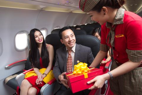 Chu the HSBC duoc giam gia 15% dich vu SkyBoss cua Vietjet