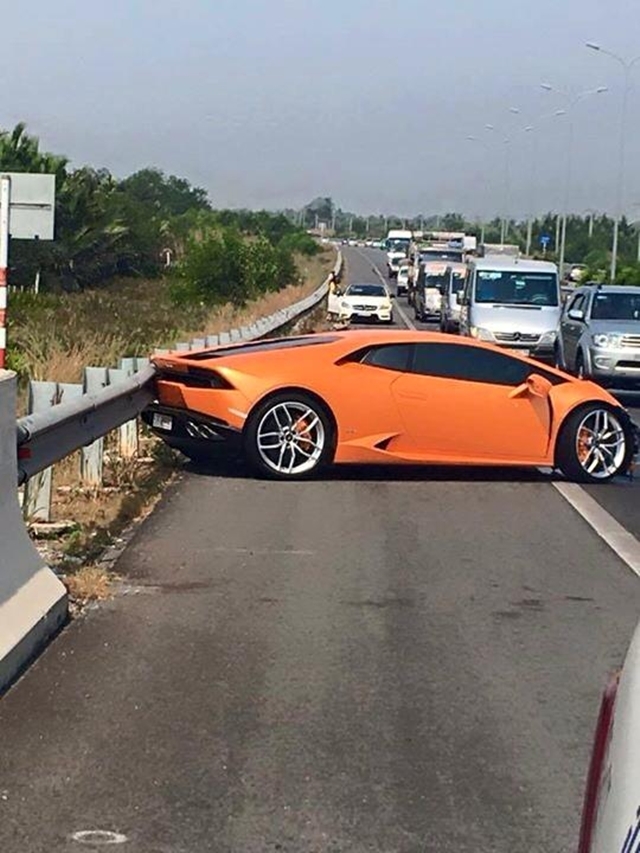 sieu-xe-lamborghini-huracan-gap-nan-dau-tien-tai-v