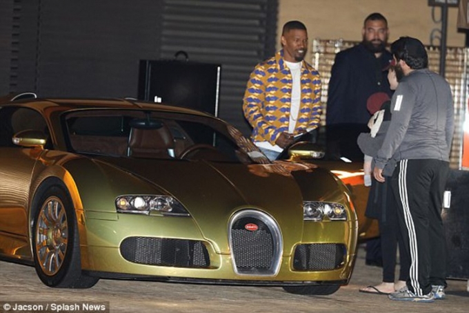 jamie-foxx-khoe-bugatti-ma-vang-gia-hon-40-ty-hinh