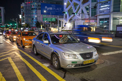 1024px-Seoul-taxis-01-9550-1556162285