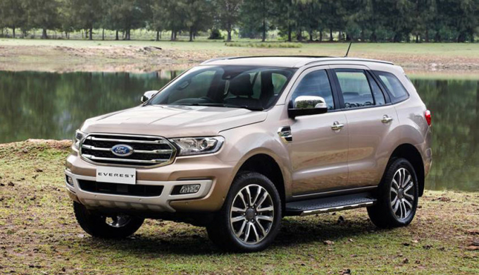 danh-xe-ford-everest