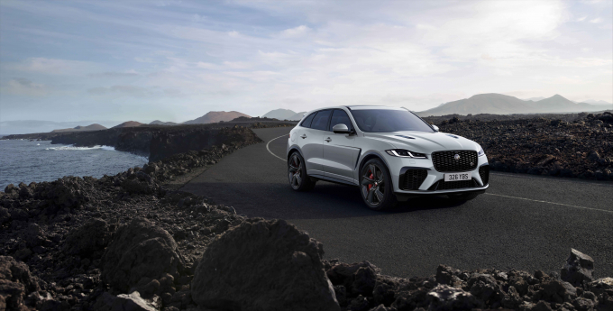 Jag_F-PACE_SVR_22MY_Exterior_Front_3-4_006_GLHD_11