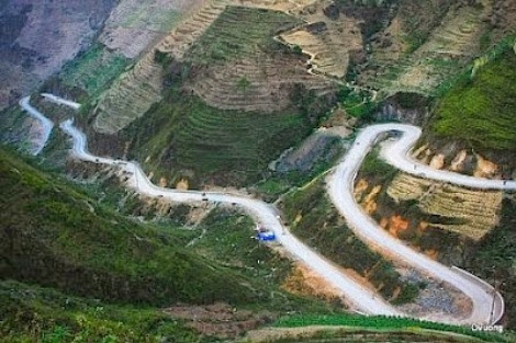 Sửa chữa đột xuất hư hỏng đường Lũng Cú, tỉnh Hà G
