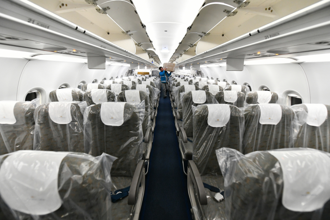 Toàn bộ ghế ngồi trên chuyến bay đều được bọc nilo
