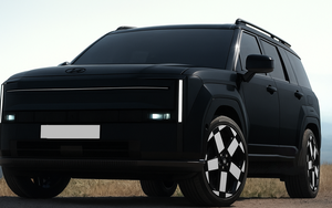 Ô tô con kẹp giữa container, sai lầm nhiều lái xe mắc phải - Ảnh 2.