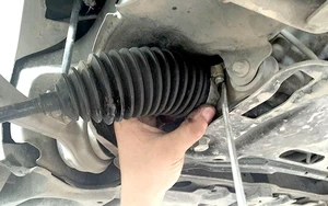 Nguồn cung dồi dào, giá ô tô liên tục lao dốc - Ảnh 3.