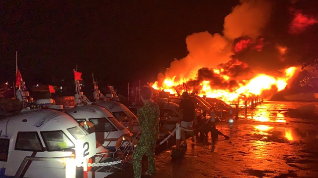 Giám đốc Công an Quảng Nam: Khẩn trương điều tra vụ cháy hàng loạt tàu du lịch ở Cửa Đại - Ảnh 2.