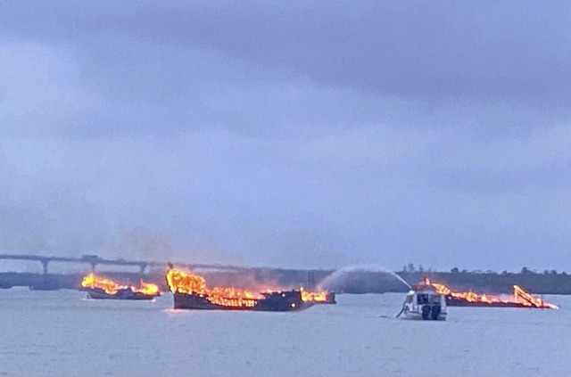 Giám đốc Công an Quảng Nam: Khẩn trương điều tra vụ cháy hàng loạt tàu du lịch ở Cửa Đại - Ảnh 1.