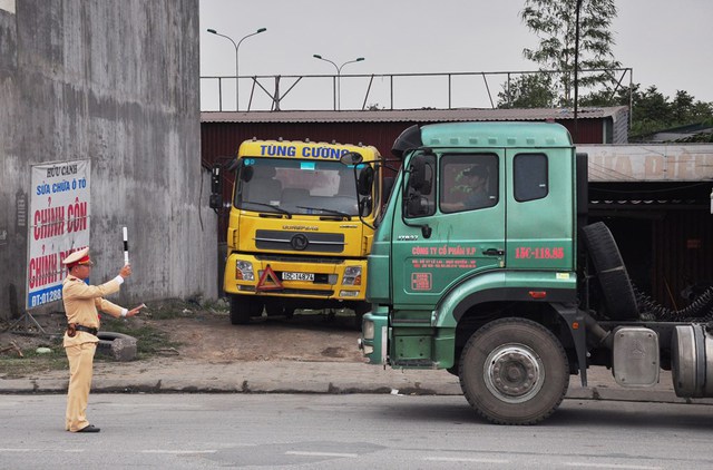 Bắc Ninh: Xử phạt &quot;ma men&quot; lái xe ô tô đầu kéo 35 triệu đồng - Ảnh 1.