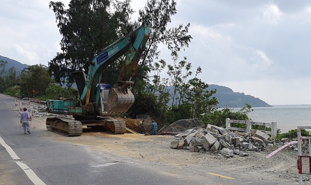 Đà Nẵng: Nỗ lực khắc phục hư hỏng đường lên bán đảo Sơn Trà - Ảnh 10.