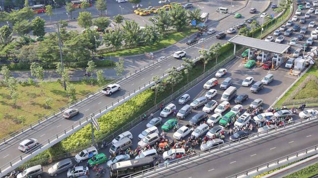 TP.HCM nhiều giải pháp giảm ùn tắc giao thông xung quanh sân bay Tân Sơn Nhất - Ảnh 1.