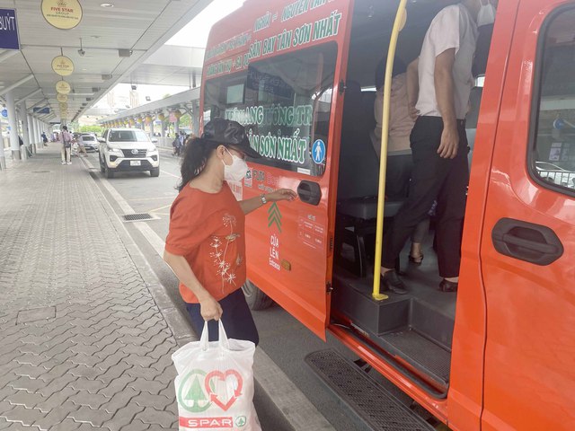 Giải mã hành khách &quot;chê&quot; đi xe buýt ở sân bay Tân Sơn Nhất - Ảnh 4.