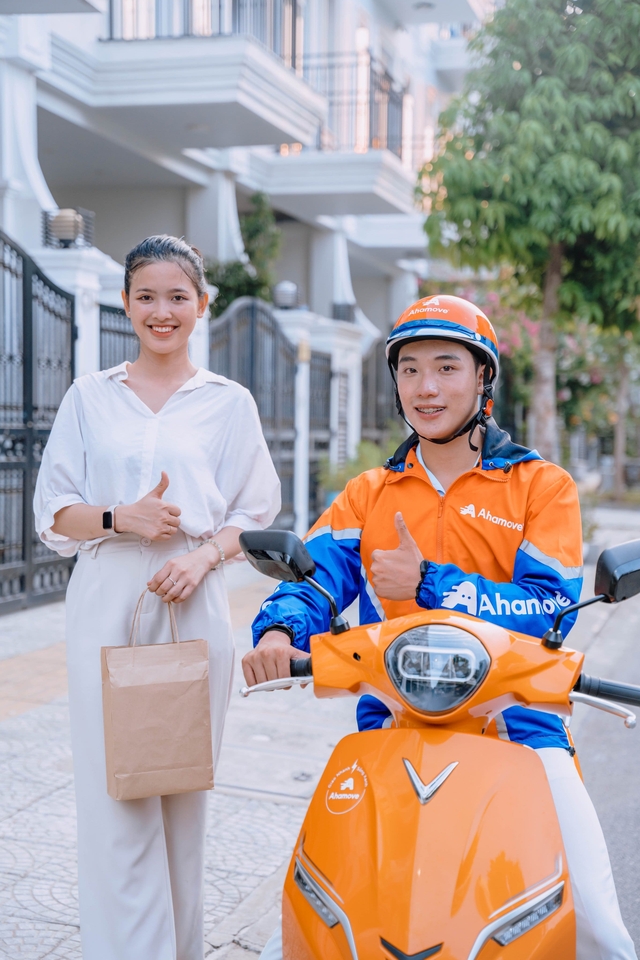 Dịch vụ giao hàng “xanh” AhaFast nổi bật trên đường phố Đà Nẵng - Ảnh 4.