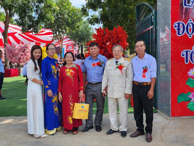 Bắc Giang: Kỷ niệm 60 năm thành lập trường THCS Ngọc Sơn - Ảnh 8.