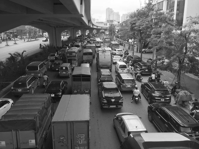 Thu phí ô tô vào nội đô Hà Nội cần tiến hành đồng thời với các giải pháp về đầu tư hạ tầng, tổ chức giao thông, phát triển giao thông công cộng (ảnh minh họa: Lê Hoàng)