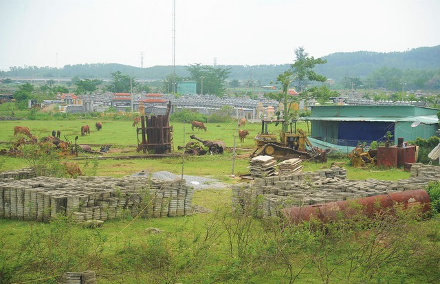 Thiếu đất đắp, nhiều nhà thầu ở Quảng Nam 'Đứng ngồi không yên' - Ảnh 3.