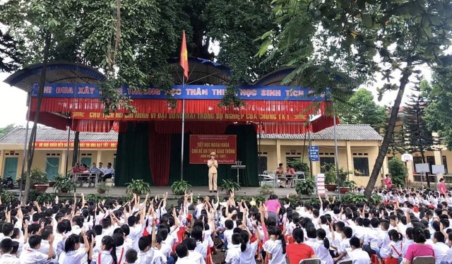 Bắc Ninh: Phổ biến pháp luật về TTATGT cho 80 trường trên địa bàn tỉnh  - Ảnh 1.