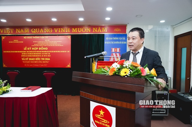 6 doanh nghiệp ký hợp đồng thi công 2 gói thầu cao tốc Vạn Ninh - Cam Lộ - Ảnh 3.